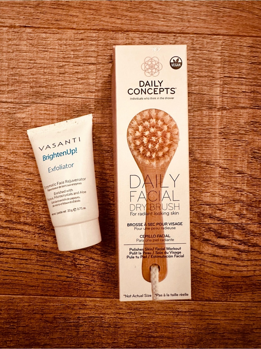 NWT! Vasanti BrightenUp! Exfoliator & Daily Concepts Daily Facial Dry Brush Set